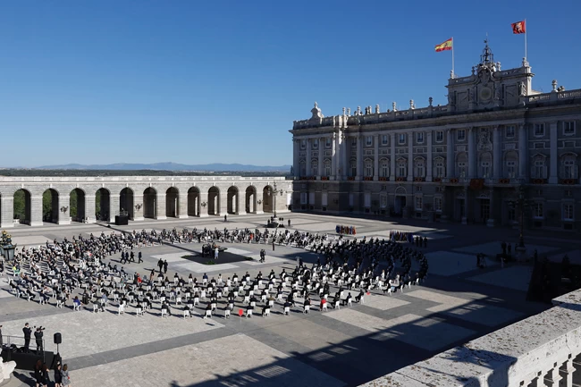 Κορονοϊός: "Δάκρυσε" η Ισπανία- Τελετή στα ανάκτορα για τους 28.400 νεκρούς {Εικόνες]