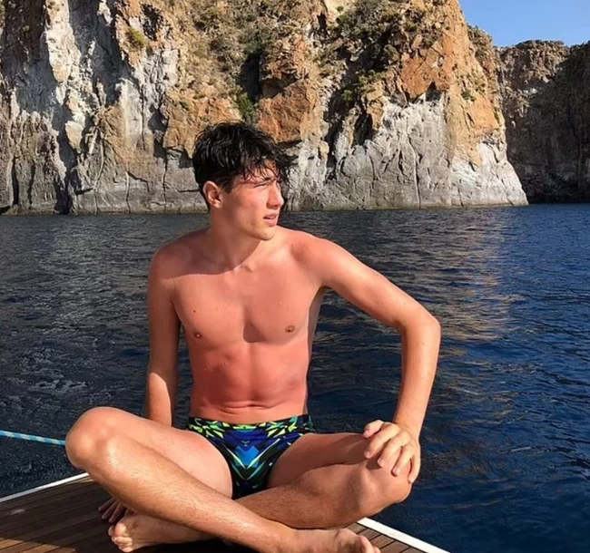 ΙΤΑΛΙΑ ΜΟΝΤΕΛΟ ΠΑΠΑΣ