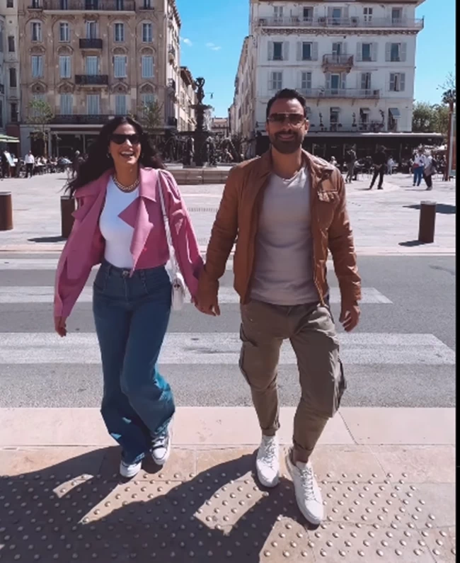 "Εκτός πραγματικότητας" - "ψωνισμένη": Η Μπόμπα κάνει γυμναστική στο γραφείο και οι followers της την κράζουν