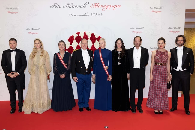 Όταν λείπει η Σαρλίν: Οι royals του Μονακό με Chanel και Dior - Το leather jacket και το ταρτάν που έκαναν τη διαφορά