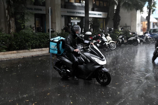 Ο καιρός σήμερα: Βροχές, καταιγίδες και χαλάζι - Σε ποιες περιοχές τα φαινόμενα θα είναι ισχυρά
