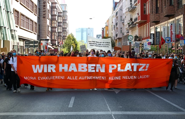Γερμανία: Μαζικές διαδηλώσεις για τη Μόρια - Ζητούν από την ΕΕ να υποδεχτεί πρόσφυγες από την Λέσβο [εικόνες]