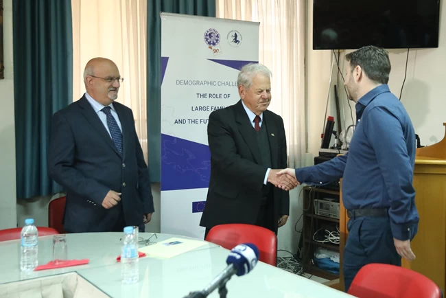 ΑΝΔΡΟΥΛΑΚΗΣ ΠΟΛΥΤΕΚΝΟΙ