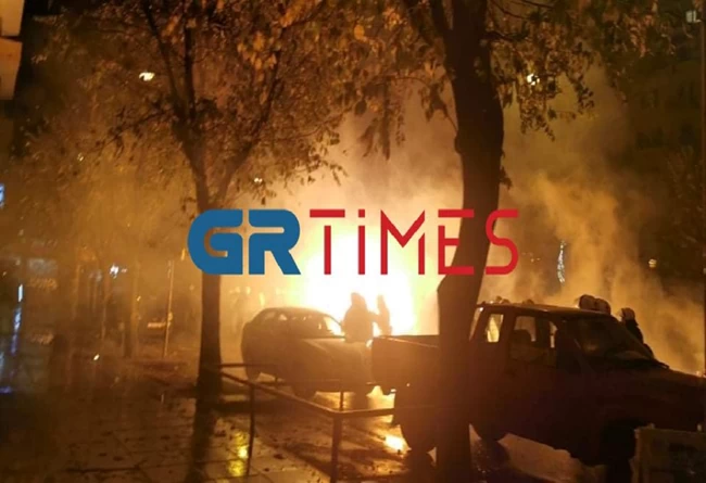 Επέτειος Γρηγορόπουλου: Επεισόδια και πετροπόλεμος στα Εξάρχεια - Χημικά και μολότοφ στην πορεία της Θεσσαλονίκης [εικόνες-βίντεο]