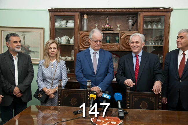 οικεια φροντζου