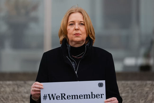 Θυμόμαστε! Τελετές μνήμης στο Βερολίνο για το Ολοκαύτωμα