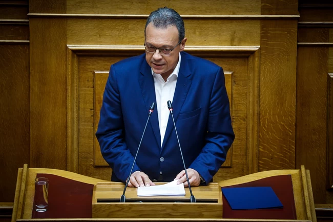 Η "πρώτη" του Φάμελλου στη Βουλή: Κριτική στην κυβέρνηση και ύμνοι για Τσίπρα - "Έβγαλε την Ελλάδα από το τούνελ της χρεοκοπίας"