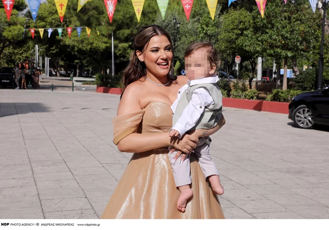 ΛΑΟΥΡΑ ΝΑΡΓΕΣ ΒΑΦΤΙΣΗ