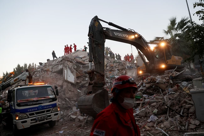 Σεισμός στην Τουρκία: Στους 35 ανέρχονται οι νεκροί - Αγωνία για τη διάσωση 3χρονου παιδιού
