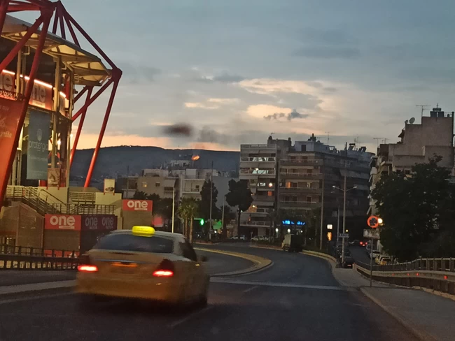 Φωτιά στο Σχιστό: Καίγεται δασική έκταση - Δεν απειλούνται σπίτια