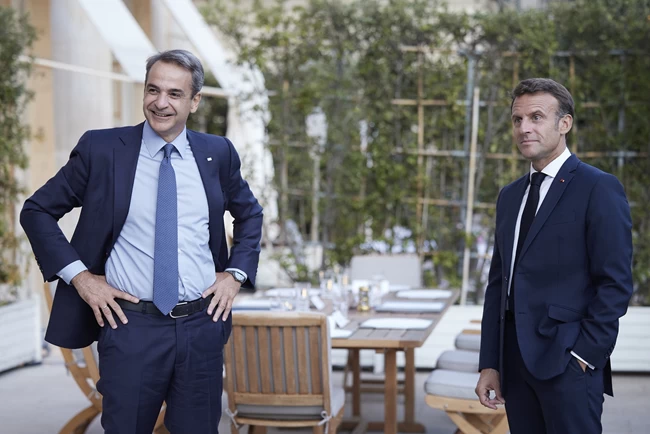 Κοινό μέτωπο Μητσοτάκη - Μακρόν απέναντι στην τουρκική προκλητικότητα