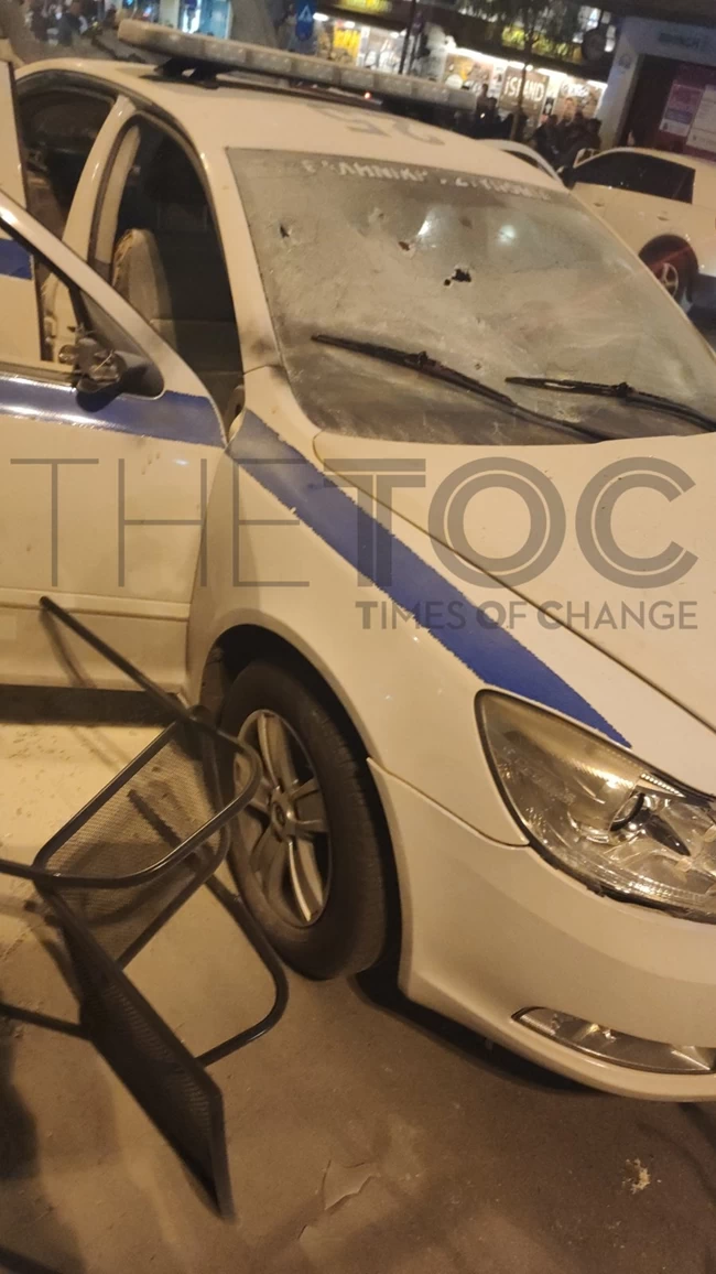 Επεισόδια στο Σύνταγμα: Πέντε αστυνομικοί τραυματίες από τις συγκρούσεις- Μεταφέρθηκαν στο νοσοκομείο