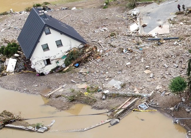 Εθνική τραγωδία στη Γερμανία από τις καταστροφικές πλημμύρες: 103 νεκροί, 1300 οι αγνοούμενοι