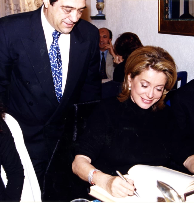 ντενεβ