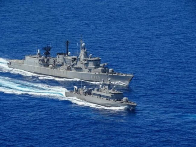 Ηχηρό μήνυμα στην Τουρκία από μεγάλη άσκηση νότια της Καρπάθου: Εντυπωσιακές εικόνες - βίντεο με πυραύλους και βύθιση πλοίου