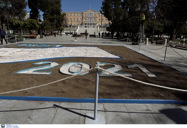 25η Μαρτίου: Φτιάχνουν μια μικρή πλατεία μέσα στην πλατεία Συντάγματος- Πυρετώδεις προετοιμασίες [Εικόνες]