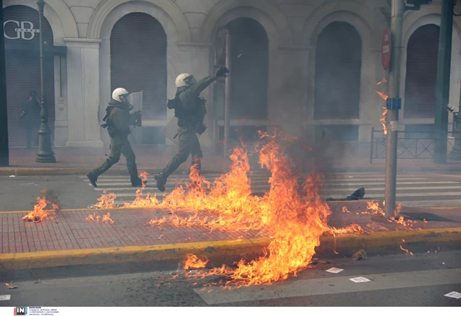 ΕΠΕΙΣΟΔΙΑ ΣΤΟ ΣΥΝΤΑΓΜΑ