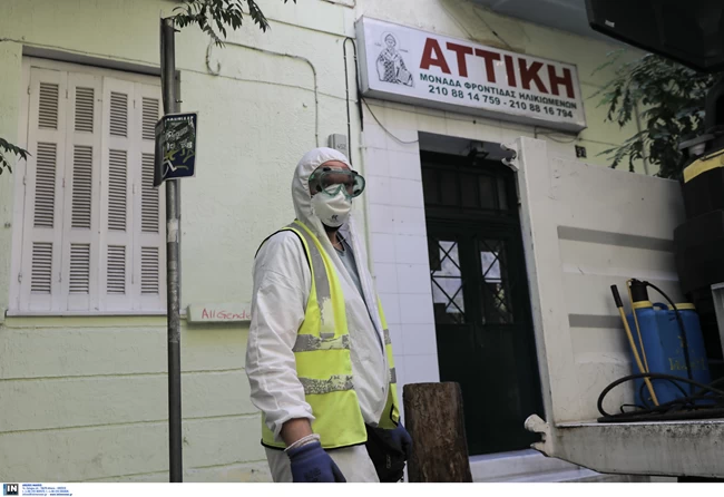 Κορονοϊός: "Κόκκινος" συναγερμός στα γηροκομεία της χώρας - Αγωνία για 20.000 ηλικιωμένους