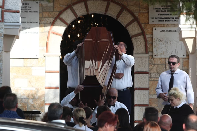 Κηδεία Παύλου Δημητριάδη: Θλίψη και πένθος στο τελευταίο "αντίο" στον δημοσιογράφο και εκδότη [Εικόνες]