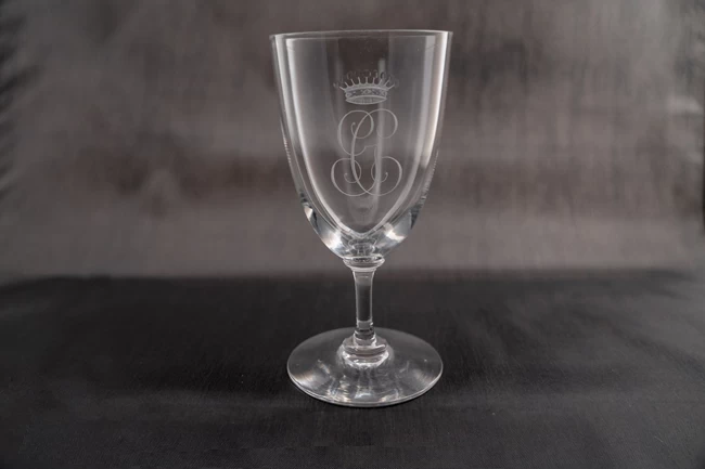 Ζωή Λάσκαρη: Δείτε τα πανέμορφα σμαραγδένια σκουλαρίκια της που βγαίνουν σε δημοπρασία Σερβίτσια Καποδίστριας