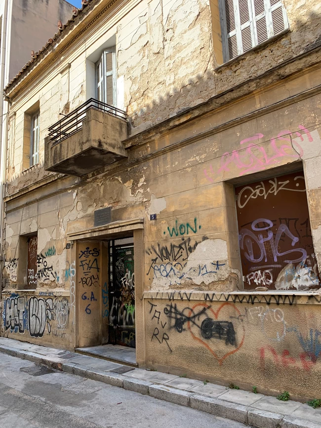 Ερείπιο η οικία του εθνικού ποιητή Κωστή Παλαμά στην Πλάκα - Η προσφυγή στο ΣτΕ μπλόκαρε την αποκατάστασή του