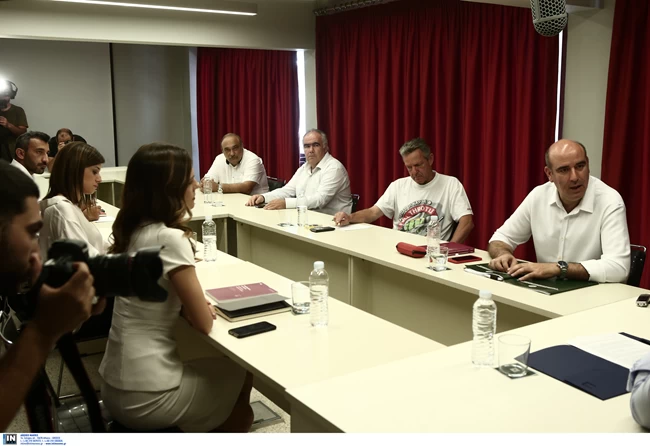 Τσίπρας: Ο Μητσοτάκης πουλάει ηλιοβασιλέματα, την ώρα που ο τουρισμός μπαίνει σε πολύ βαθύ σκοτάδι