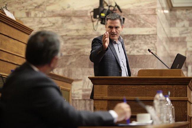 Βουλή: Γιατί ο Τσακαλώτος αποκάλεσε τον Σταϊκούρα "Ρίτσαρντ Γκιρ στο Pretty Woman"