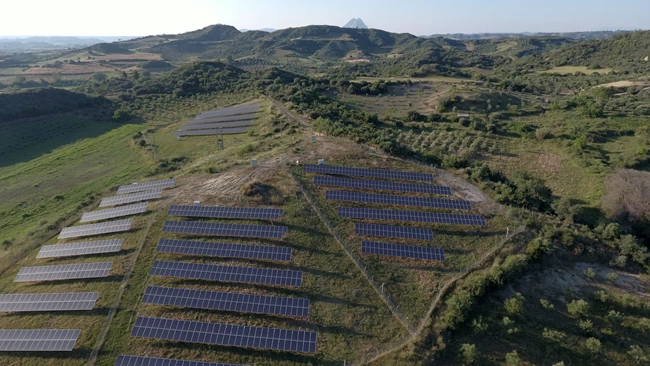 Σκρέκας: "Πράσινο" το 50% της ηλεκτρικής ενέργειας έως το τέλος του έτους - 500 εκατ. ευρώ το όφελος από τις ανανεώσιμες πηγές Φωτοβολταϊκά
