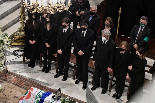 Ο γιος της Φώφης Γεννηματά, Γιώργος Γεννηματάς, αποχαιρετά τη μητέρα του... | Πολιτική Ειδήσεις