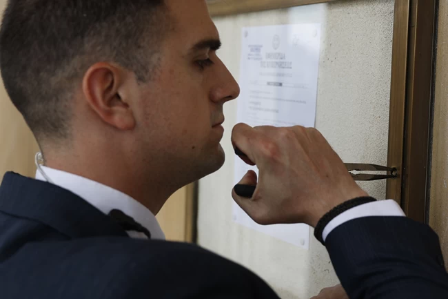 ΘΥΡΟΚΟΛΛΗΣΗ ΒΟΥΛΗ