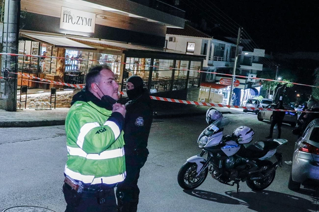 Βούλα: Βίντεο ντοκουμέντο από τους πυροβολισμούς στον φούρνο μπροστά σε τρία παιδιά