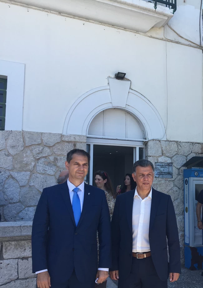 Σε καραντίνα Θεοχάρης και Κόνσολας - Θετικός στον κορονοϊό συνεργάτης του υπουργείου Τουρισμού