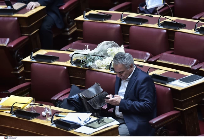 ΒΟΥΛΗ ΛΟΥΛΟΥΔΙΑ ΣΑΝΤΟΡΙΝΙΟΣ