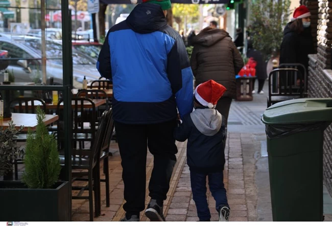 παραμονη χριστουγεννων αγορα