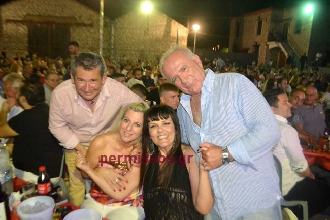 Κορονο-πάρτι στην Αλίαρτο: "Δεν σηκώθηκα από το τραπέζι", λέει ο βουλευτής Ανδρέας Κουτσούμπας (ΝΔ) - Φωτογραφία που χορεύει