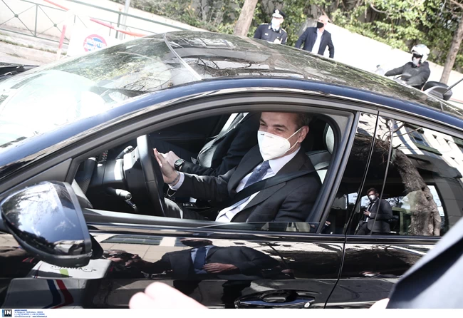 Κυριάκος Μητσοτάκης: Πήγε στο Υπουργείο Περιβάλλοντος οδηγώντας το δικό του ηλεκτροκίνητο αυτοκίνητο [Εικόνες[