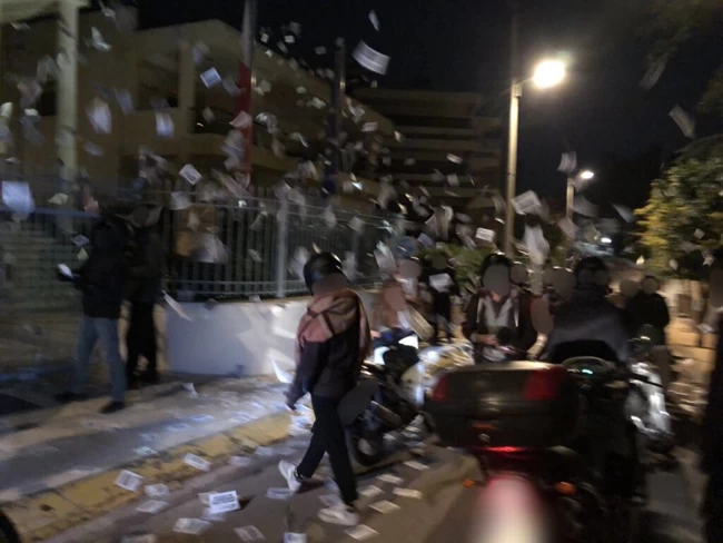 Επίθεση Ρουβίκωνα στην πρεσβεία της Πολωνίας - Για τον νόμο που απαγορεύει τις εκτρώσεις