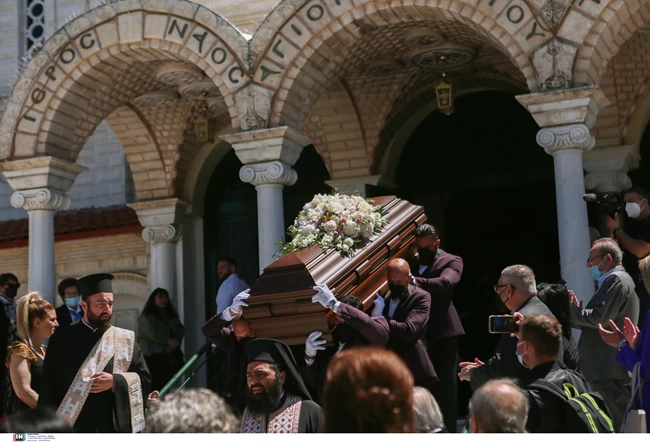 Θεσσαλονίκη: Τελευταίο αντίο στην Κατερίνα Βελλίδη - Συγκίνηση στην κηδεία της σιδηράς κυρίας της εφημερίδας "Μακεδονία"