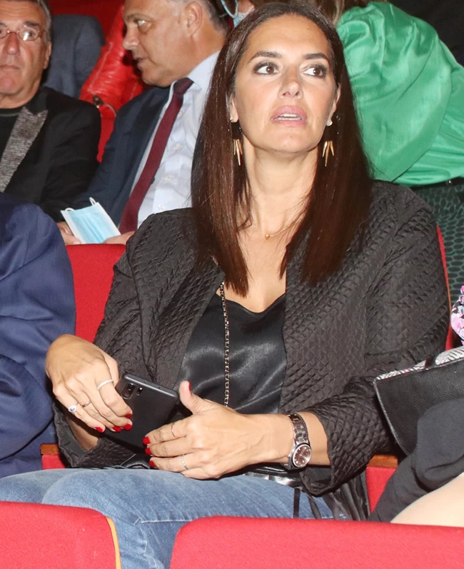Νόνη Δούνια