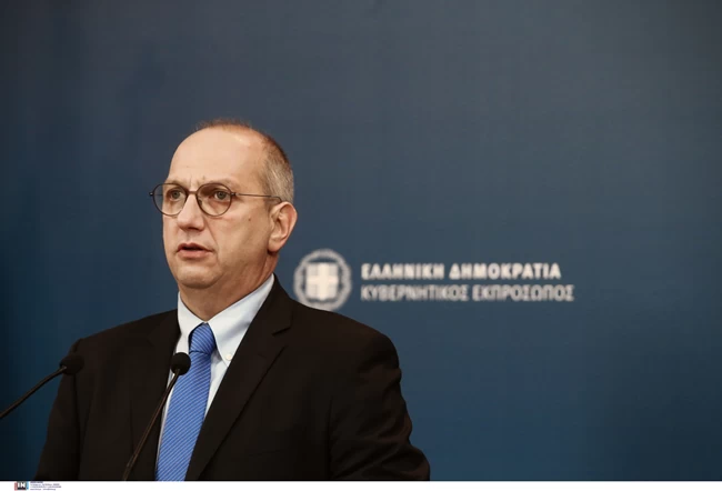 Επίθεση Οικονόμου σε Τσίπρα για την αποχώρηση από τη Βουλή: Γνήσιος εκφραστής του τραμπισμού αλά γκρέκα, είναι επικίνδυνος