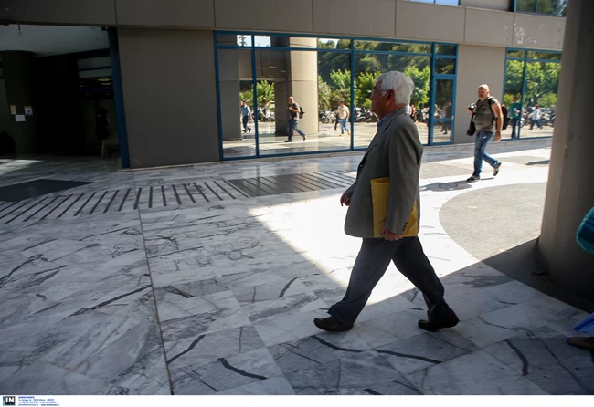 Ολες οι αλλαγές στην αγορά εργασίας: Τι ισχύει για υπερωρίες, άδειες, ρεπό και αργίες