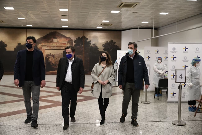 Κικίλιας: Οι μεταλλάξεις δημιουργούν νέα δεδομένα - Σχοινάς: Η Ελλάδα κάνει ένα θαύμα με τις Κινητές Ομάδες Υγείας