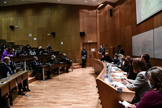 ΕΚΠΑ: Ο κορονοϊός δεν είναι το κοινό κρυολόγημα - Αυτά είναι τα συμπτώματα, τι να προσέξουν όσοι ασθενούν στο σπίτι