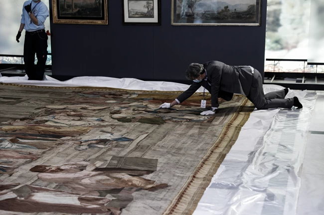 Επέτειος 1821: Έφθασε στην Ελλάδα η ταπισερί "Σχολή των Αθηνών" - Εθνικός θησαυρός των Γάλλων