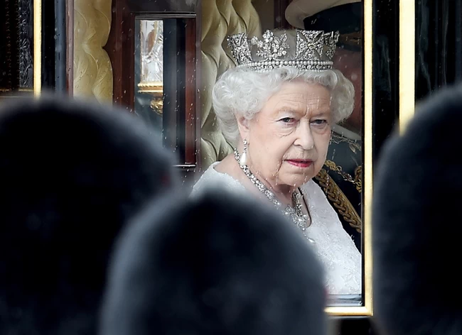 Το Πλατινένιο Ιωβηλαίο της βασίλισσας Ελισάβετ: Παραδίδει το στέμμα με 4ήμερο πάρτι