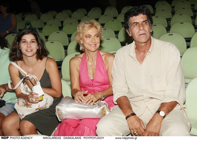 Η Ηρώ Μπέζου κάνει sup και δείχνει το υπέροχο κορμί της