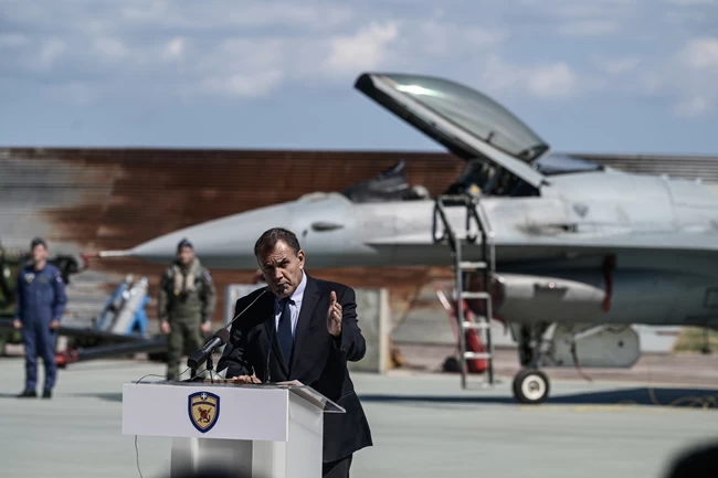 Εφθασαν στην Τανάγρα τα πρώτα F-16 Viper: "Οποιοσδήποτε επιβουλέας να το σκεφτεί... ", είπε με νόημα ο αρχηγός ΓΕΕΘΑ