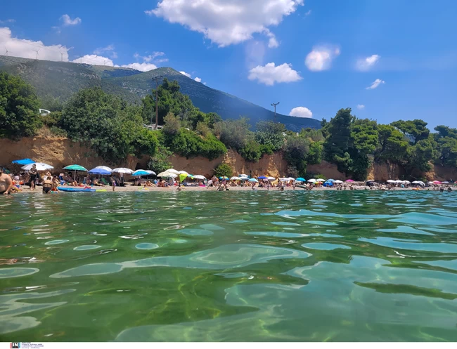 Πόρτο Γερμενό: Ενας επίγειος παράδεισος 50 λεπτά από την Αθήνα - Τέλειες παραλίες, γαλαζομπράσινα νερά, η ιδανική μονοήμερη