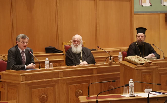 Ο λοιμωξιολόγος Σωτήρης Τσιόδρας παρών στη συνεδρίαση του Διαρκούς Ιεράς Συνόδου