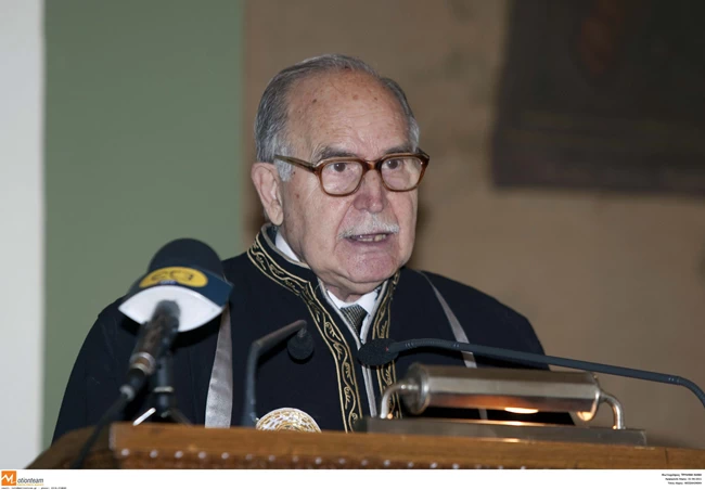 Ντίνος Χριστιανόπουλος